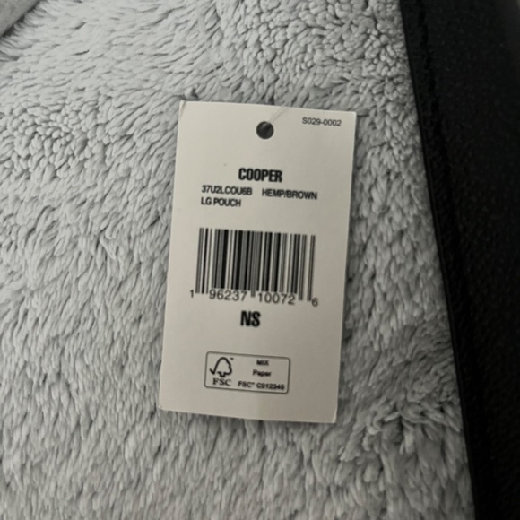 Michael Kors large pouch - Picture 2 of 4